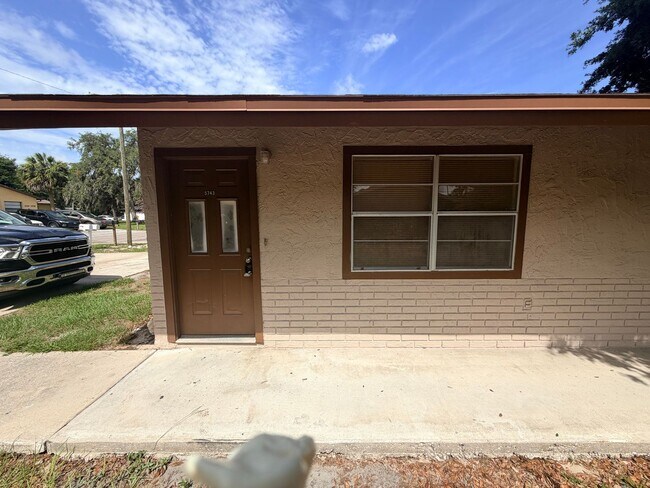 Foto del edificio - 5743 Elm St