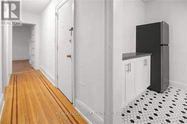 Building Photo - 312 Aberdeen Ave