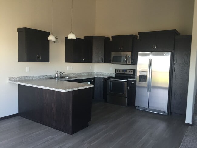 Building Photo - 3 Bed 3 Bath Twin Home