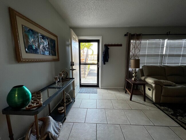 Building Photo - 200 Saint Lucie Ln