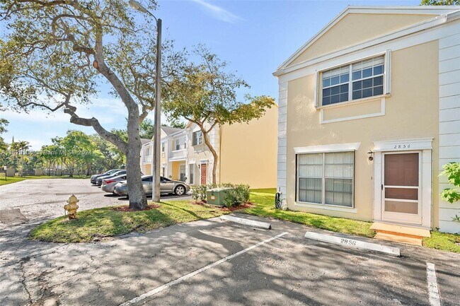 Foto del edificio - 2856 Belmont Ln