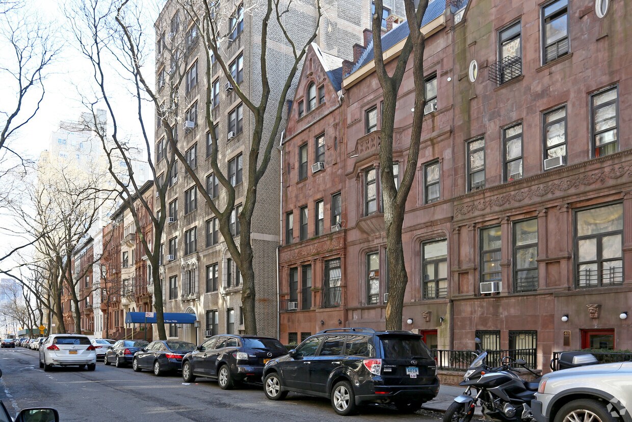 Building Photo - 36 W 90th St