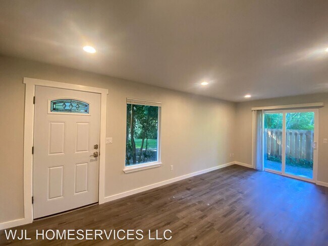 Building Photo - 2 br, 1 bath House - 12208 NE 147th Pl Uni...