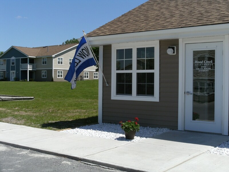 Primary Photo - Woodburn Court II Apartments
