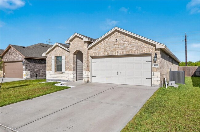 Foto del edificio - 8133 Cattlemen Dr