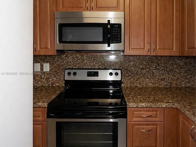 Foto del edificio - 9457 Palm Cir N