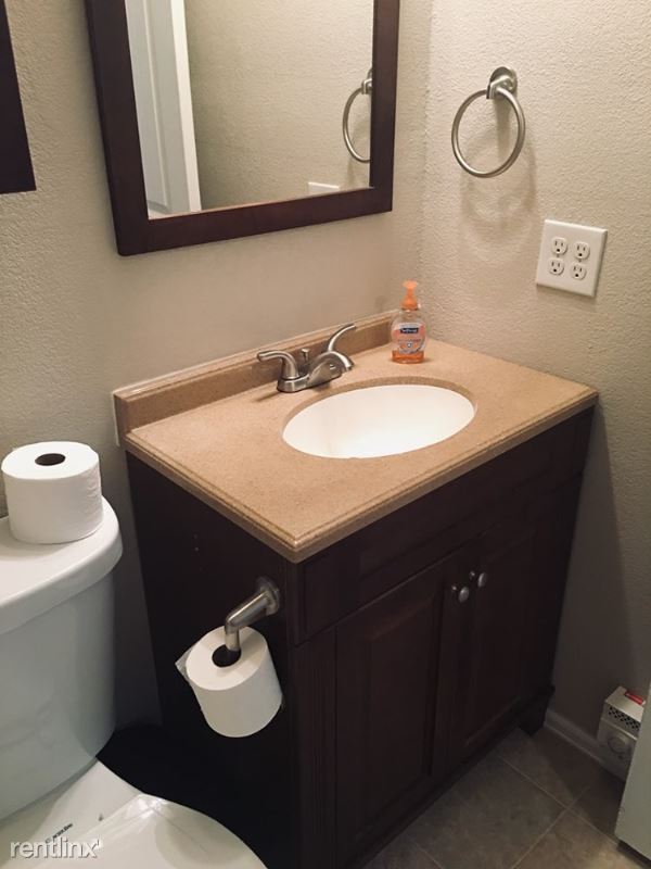 Foto del edificio - 1 br, 1 bath House - 707 W 16th St