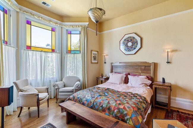 Foto del edificio - Cole Valley 3 Bed Furnished Apartment