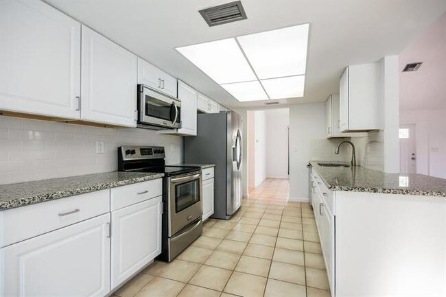 Foto del edificio - 322 SE 32nd St, Cape Coral, FL, 33904