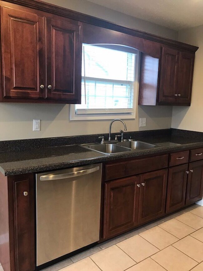 Building Photo - Charming 3BR, 2BA Home on 188 Amelia Drive...