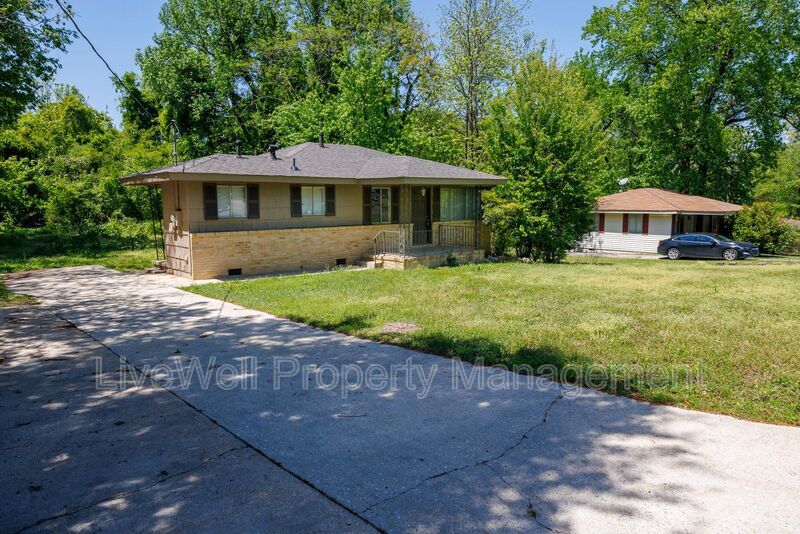 Primary Photo - 2332 2nd Pl NE