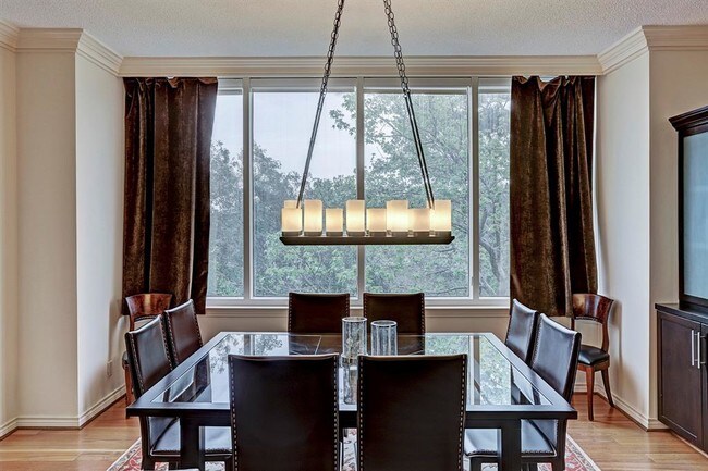 Foto del edificio - 121 N Post Oak Ln