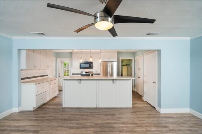 Building Photo - DAVID SHORES RENTAL AVAILABLE!