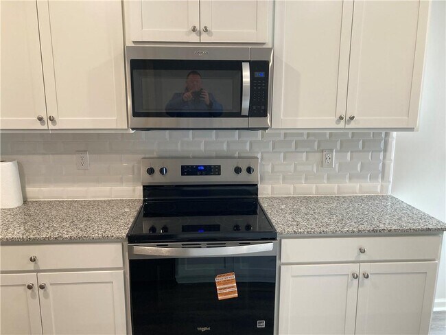 Foto del edificio - 28 Rustin Ridge