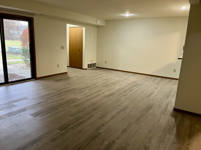 Livingroom/Dining room - Robinwood Apartments