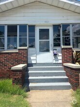 Building Photo - 675 E Penning Ave
