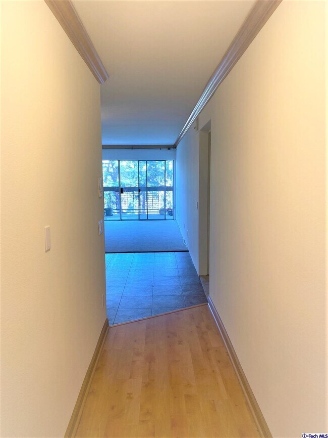 Foto del edificio - 1236 N Columbus Ave