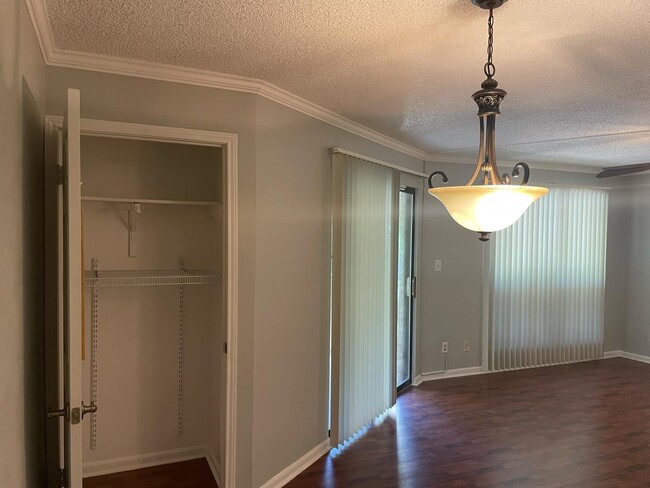 Foto del edificio - 11843 Braesview