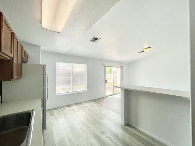 Building Photo - 4651 Wild Oak Way