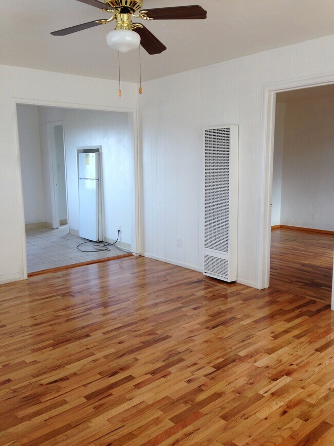 Building Photo - 1073 Elm Ave