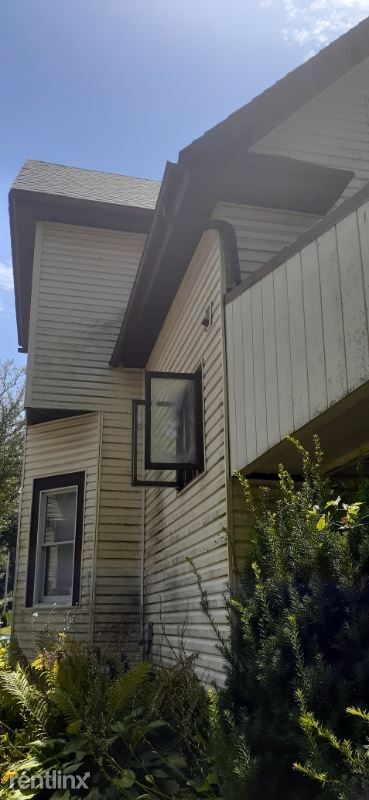 Building Photo - 3 br, 2 bath House - 317 W Oak St