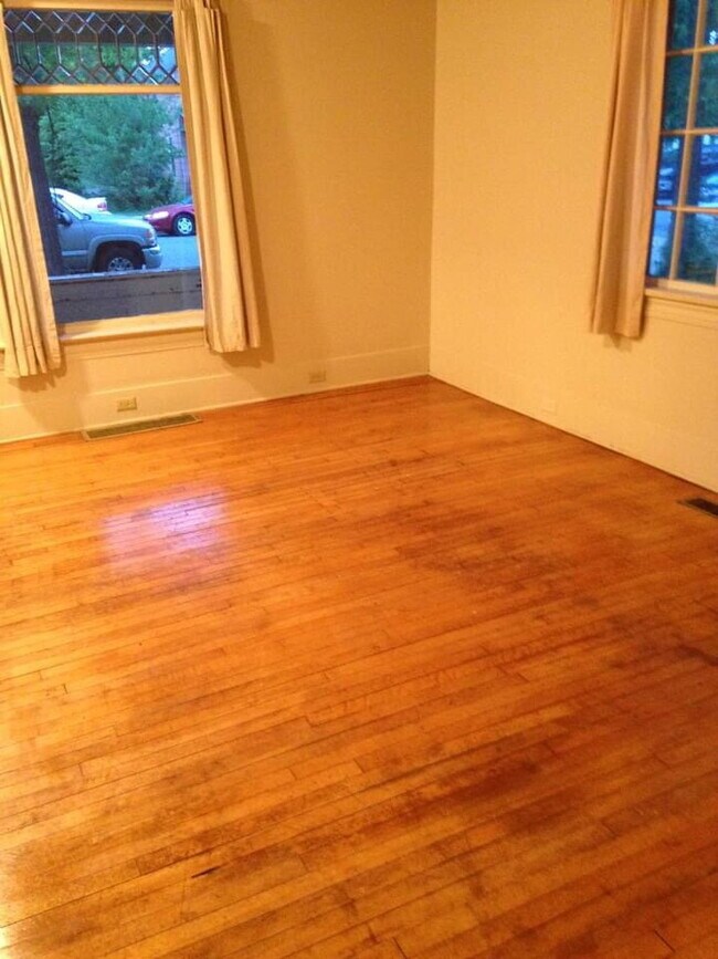 Building Photo - 4 Bedroom Student Rental Near UW-Eau Claire