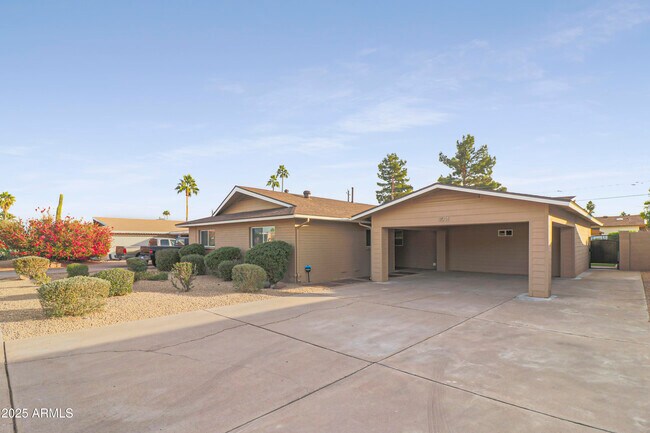 Foto del edificio - 8501 E Jackrabbit Rd