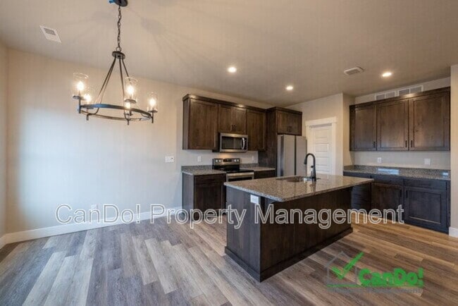 Building Photo - 3005 Sunburst Dr