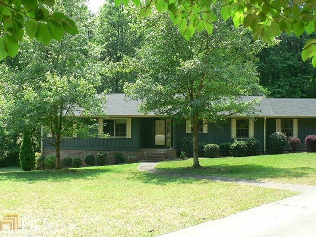 Building Photo - 330 Woodbrook Ln N E