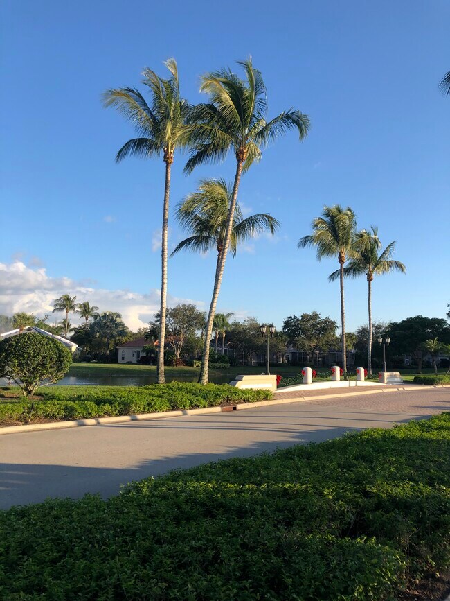 Foto del edificio - 6068 Towncenter Cir