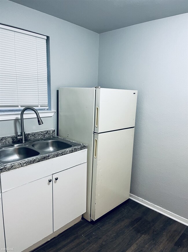Building Photo - 2 br, 1 bath 4plex - 317 Cincinnati Avenue 3