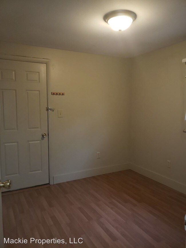 Building Photo - 4 br, 2 bath House - 106 South Clark Street