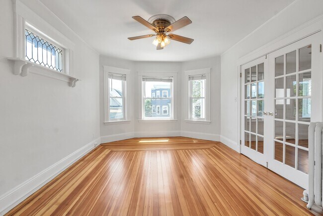 Foto del edificio - 31 Justin Rd