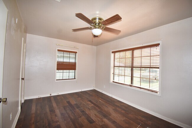 Foto del edificio - 3217 13th St