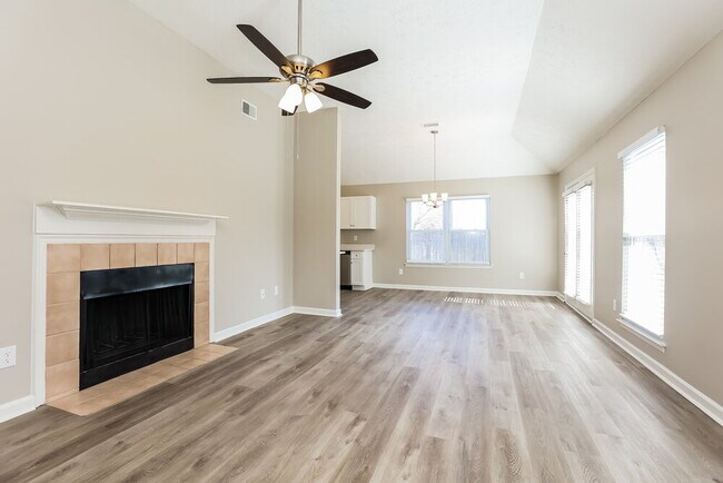 Building Photo - 2730 Riverbend Dr