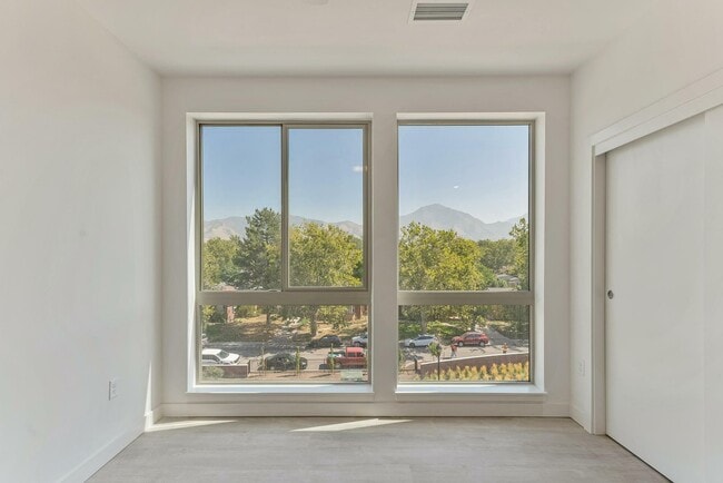 Cottonwood Highland Apartments Bedroom - Cottonwood Highland