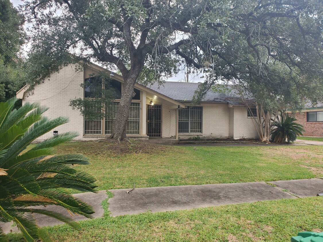 Foto principal - 8527 Glenaire St