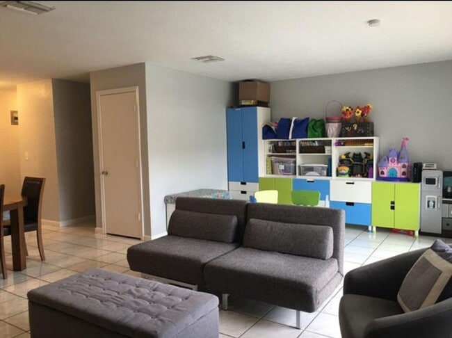 Building Photo - 1679 NW 15th Vista