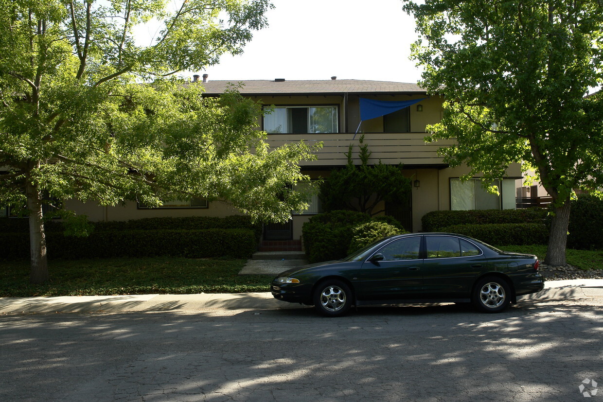 Building Photo - 294 & 298 Waverley