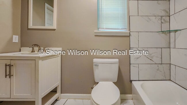 Building Photo - Cute little 1 BR / 1 BA apartment.  Move in special! 1/2 off the first month's rent!  Come View t...