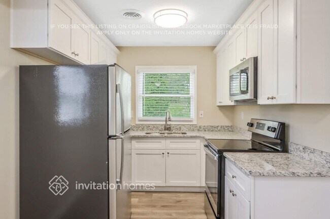 Foto del edificio - 4116 Emerald Lake Dr