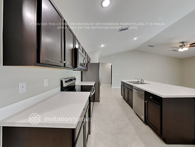 Foto del edificio - 554 NW Conover St