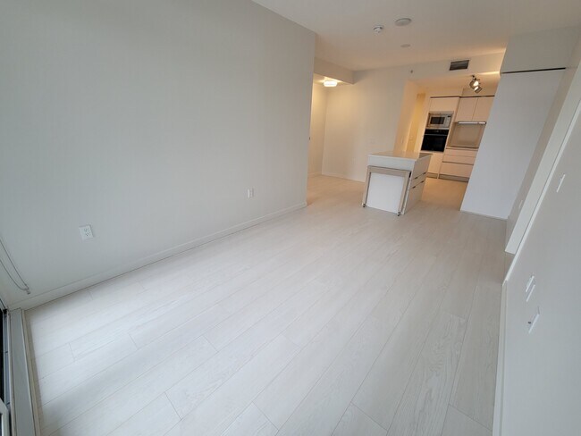 Photo du bâtiment - 180-180 E 2nd Ave