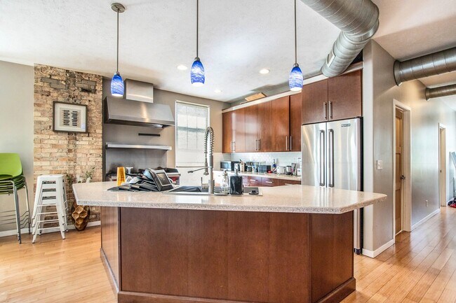 Foto del edificio - Luxurious Loft-style 3 bed/2 bath!