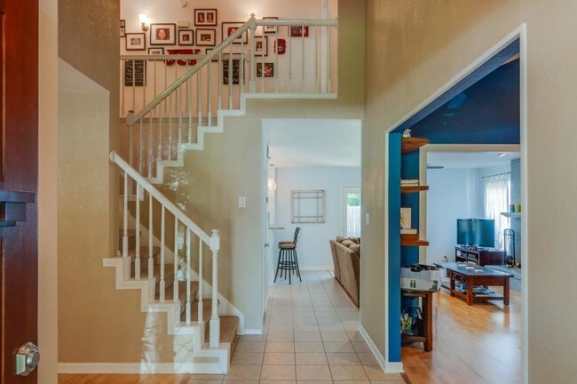 Building Photo - 2045 Wedgewood Dr