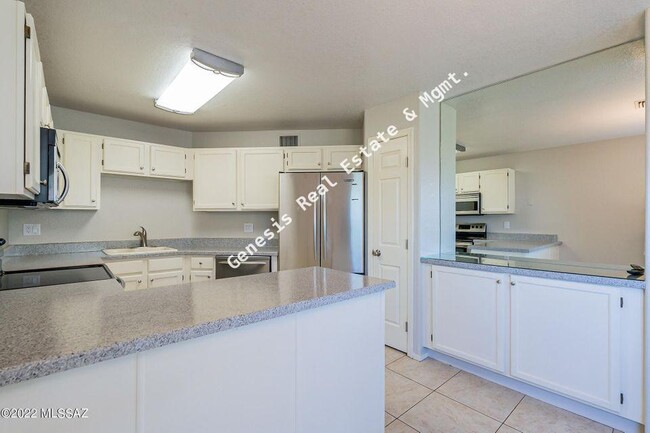 Building Photo - Lovely Sabino Canyon Condo