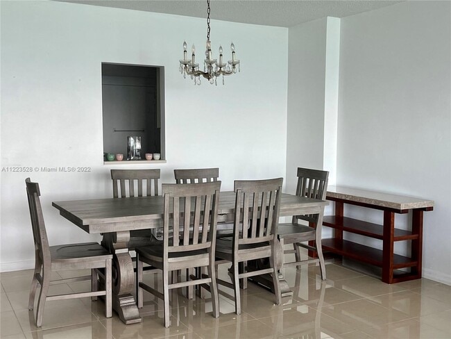 Building Photo - 5601 Collins Ave