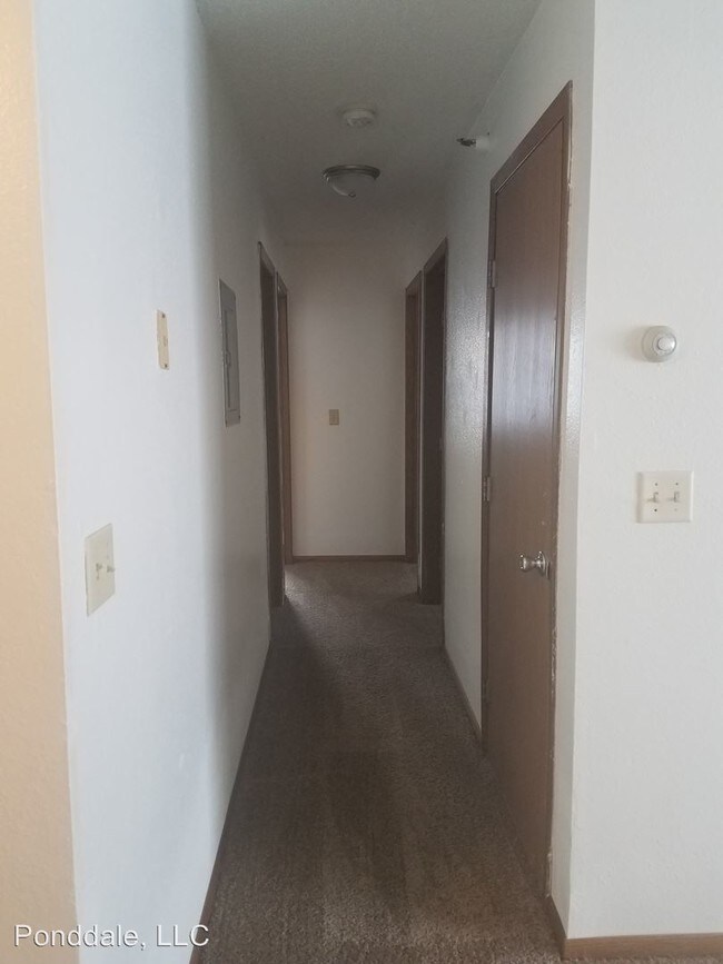 Building Photo - 10630 Tamarack St NW