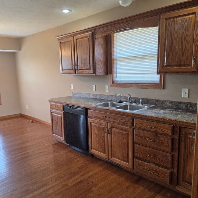 Building Photo - Charming 3-Bedroom Home in a Quiet Subdivi...