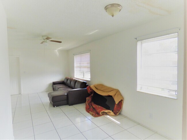 Foto del edificio - 3777 NW 78th Ave